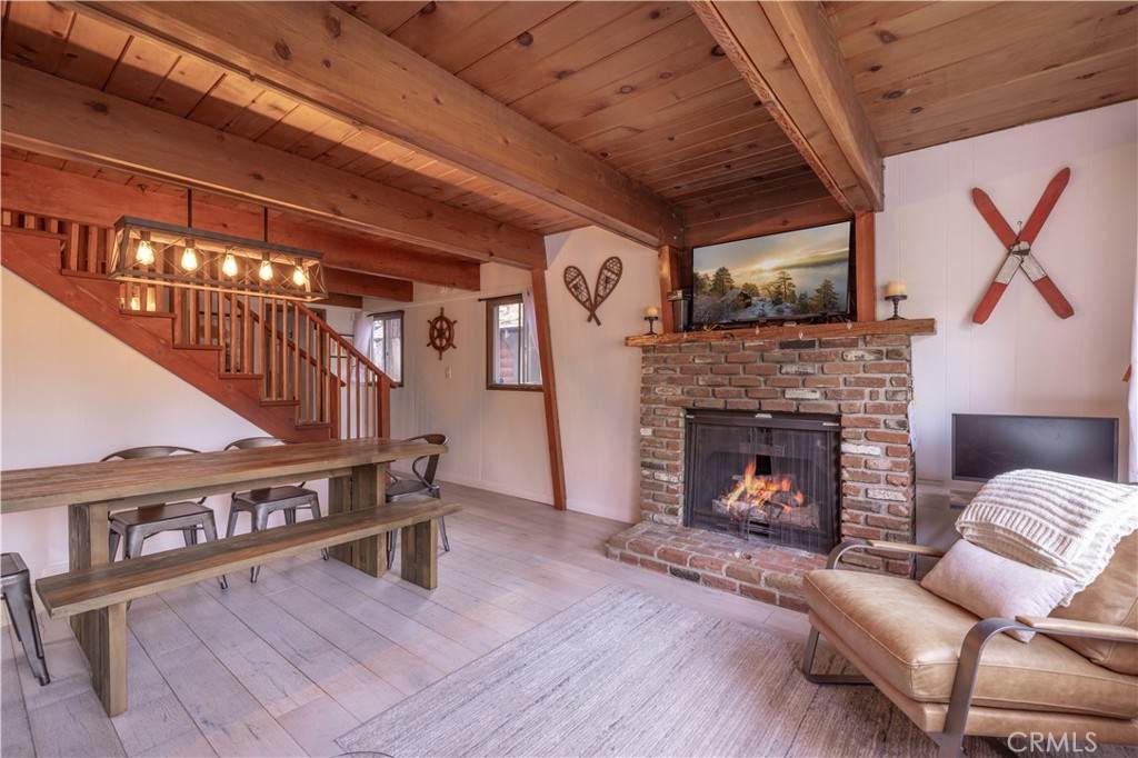 1130 Vine Avenue - Photo 1
