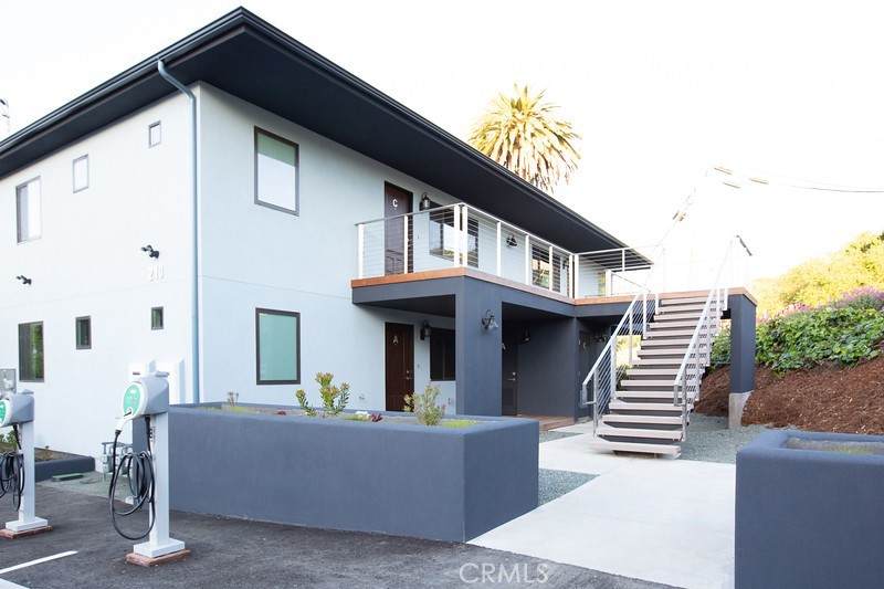 210 Laurel Street - Photo 1