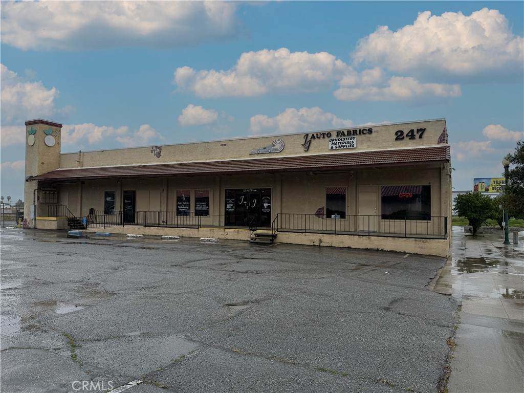 247 Riverside - Photo 1