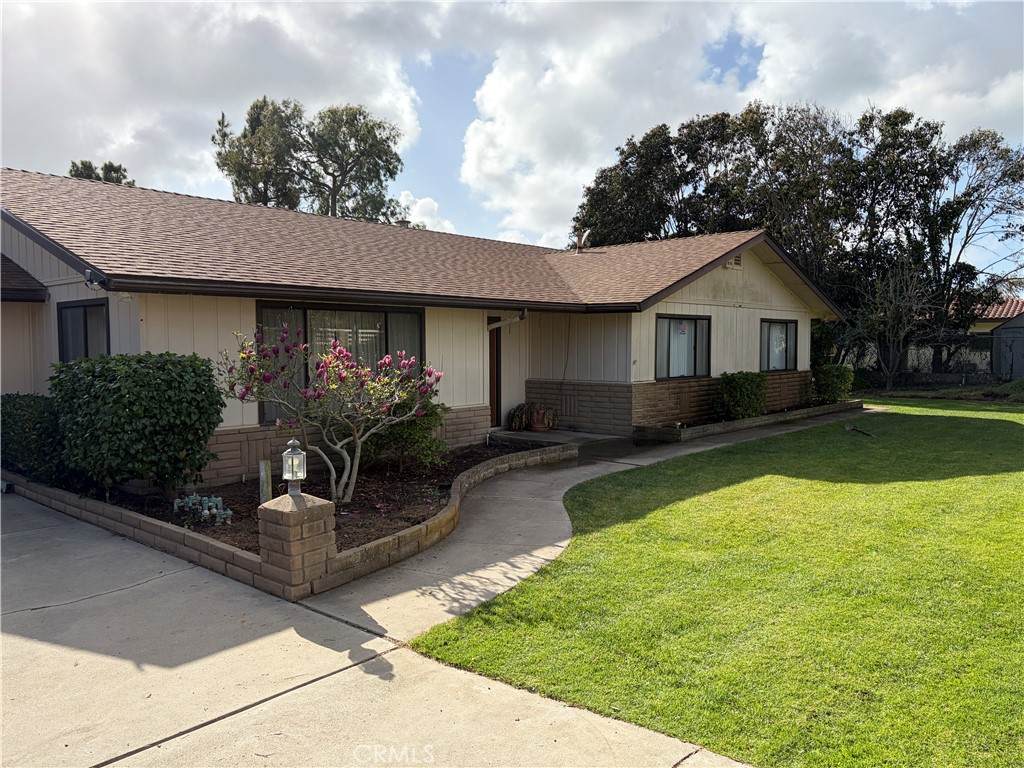 341 Las Flores - Photo 1