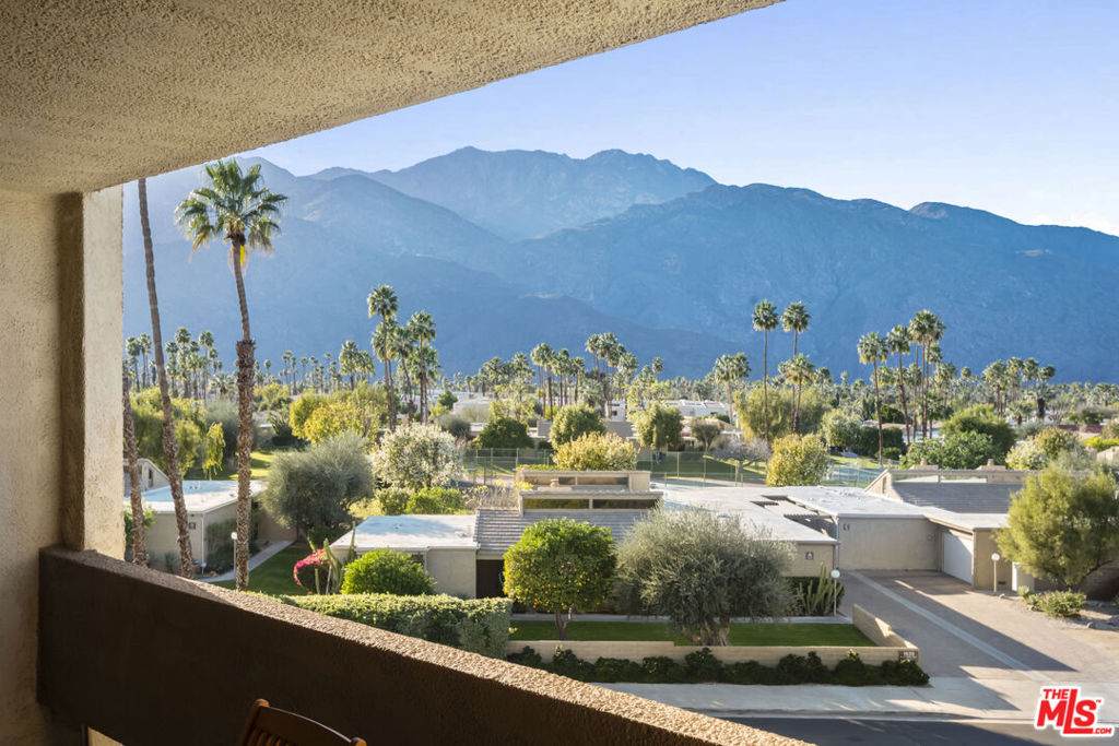 1630 La Reina Way - Photo 1