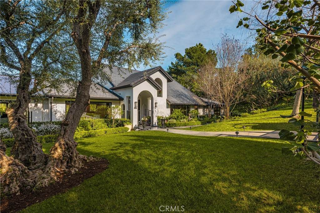 9821 Brentwood Drive - Photo 1