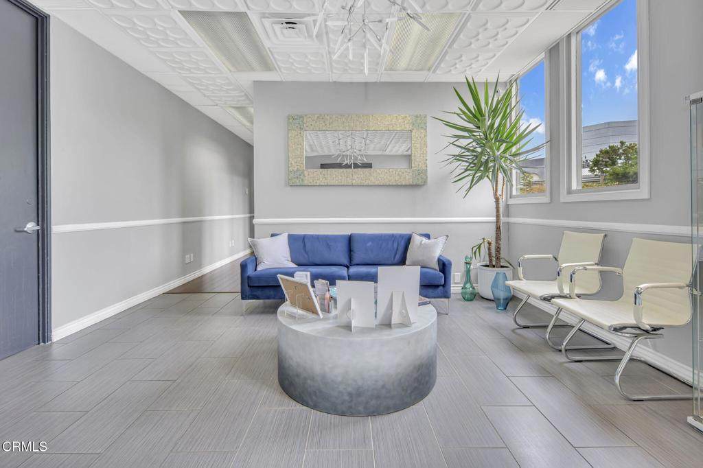 16661 Ventura Blvd Boulevard - Photo 1