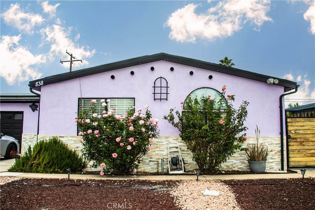 838 Brockton - Photo 1