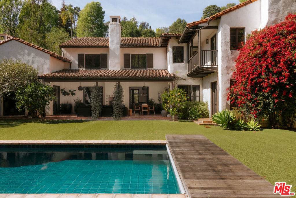 1046 Norman Place - Photo 1