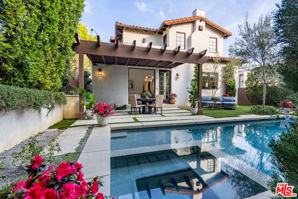 735 Stanley Avenue - Photo 1