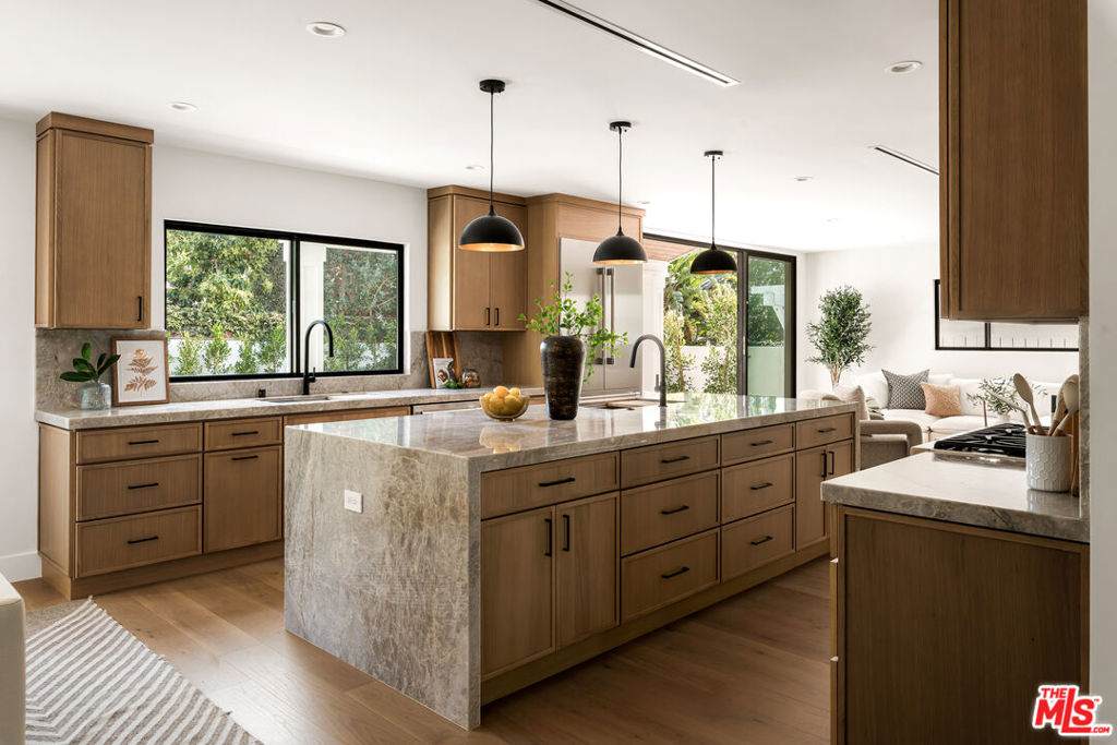 5032 Bluebell Avenue - Photo 1