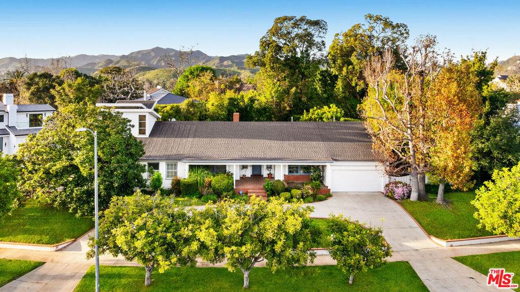 13921 Sunset Boulevard - Photo 1