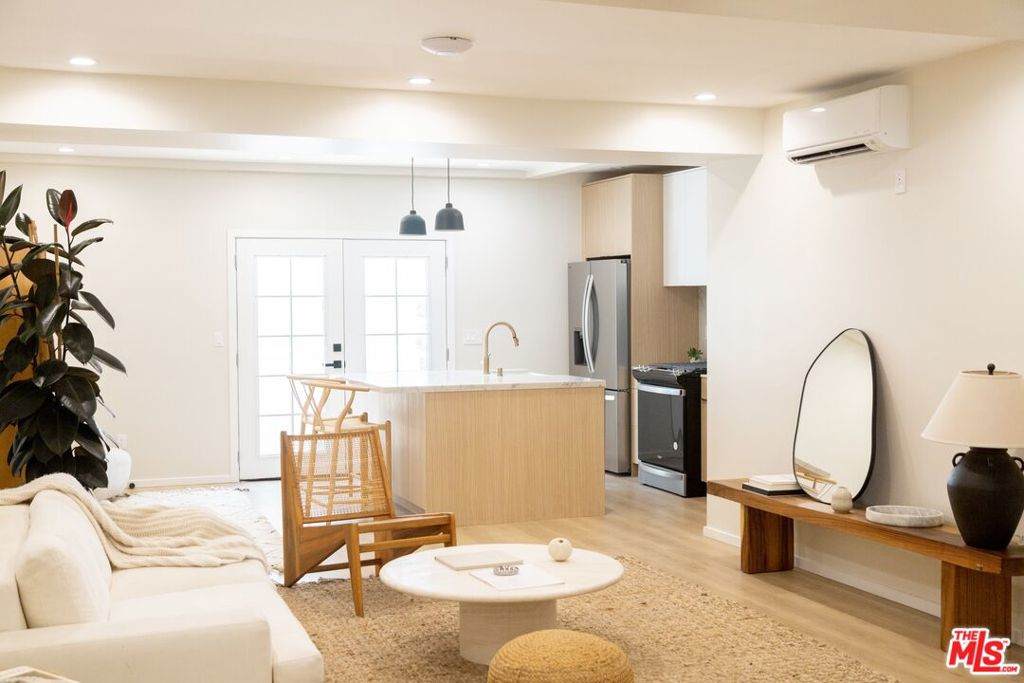 1409 De Longpre Avenue - Photo 1