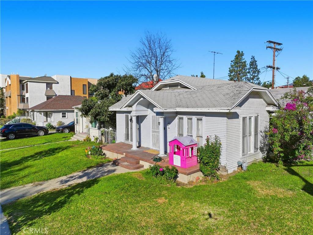 401 Hawthorne St - Photo 1