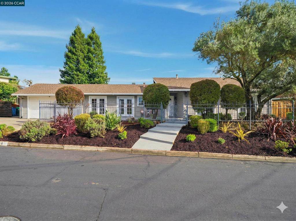 56 Bates Blvd - Photo 1