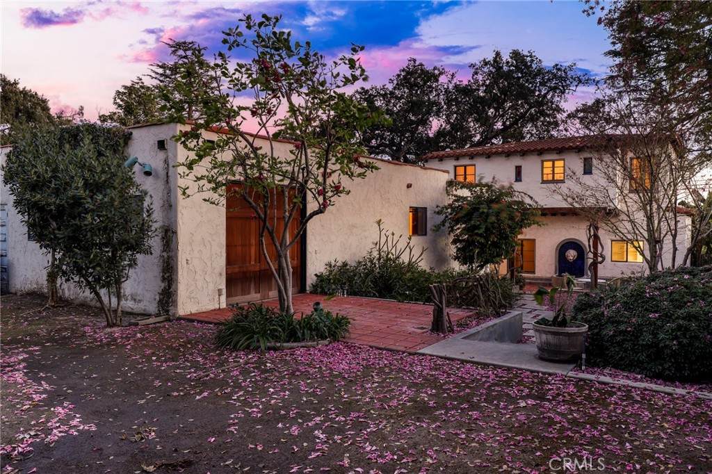 725 Hillcrest Boulevard - Photo 1