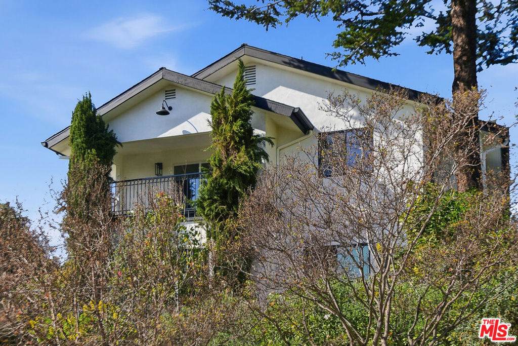 1301 Angelus Avenue - Photo 1