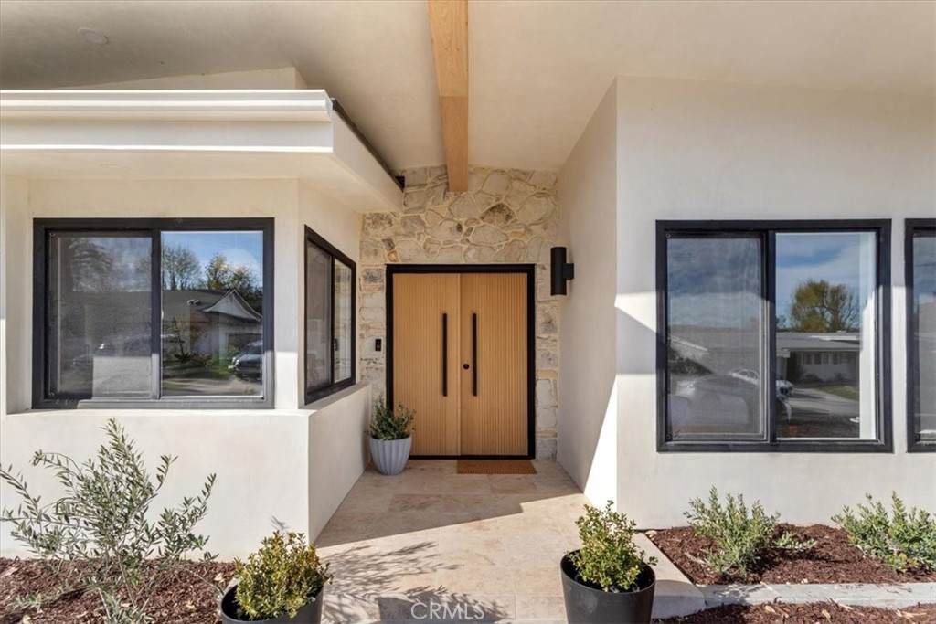 23755 Clarendon - Photo 1