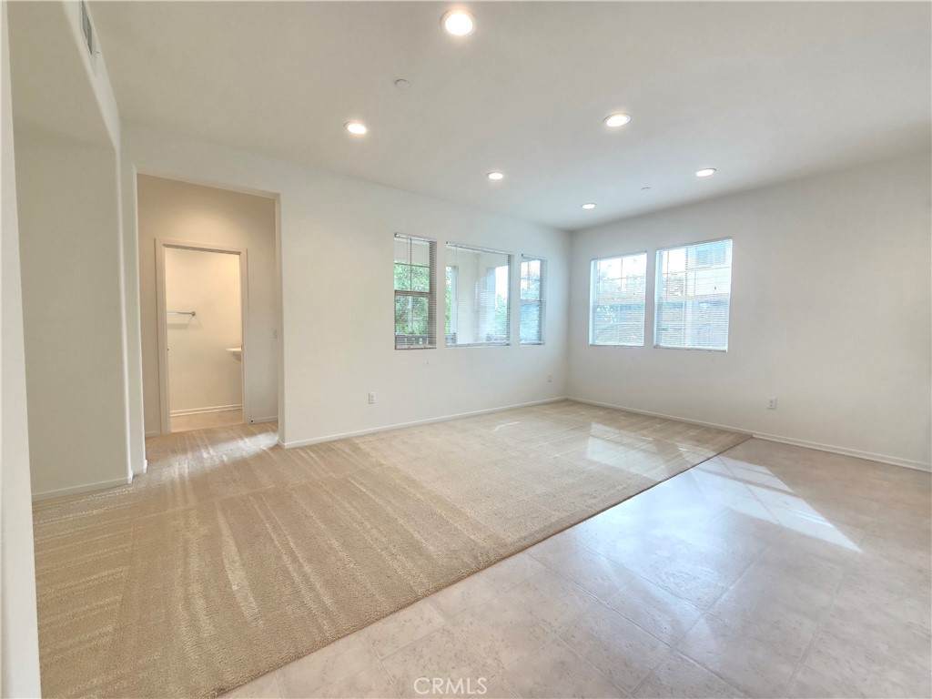 879 Iris Way - Photo 1