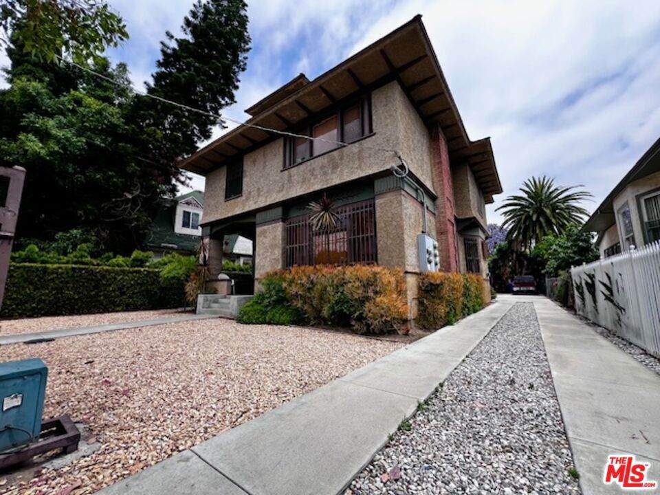 2108 Oak Street - Photo 1