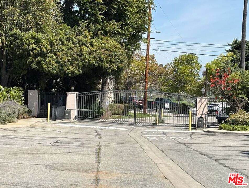 245 Barrington Avenue - Photo 1