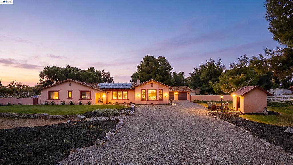 15948 15948 Redondo Dr - Photo 1