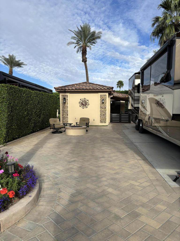 80501 Avenue 48 - Photo 1