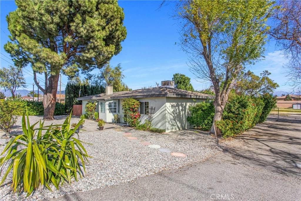 193 Maple Avenue - Photo 1