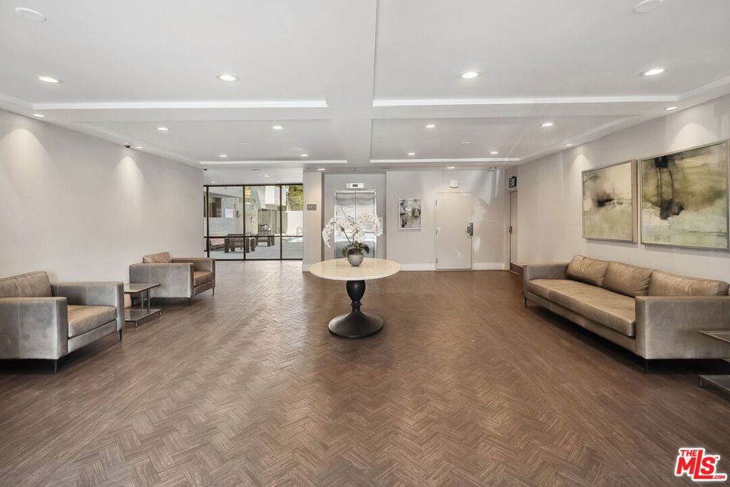 12115 San Vicente Boulevard - Photo 1