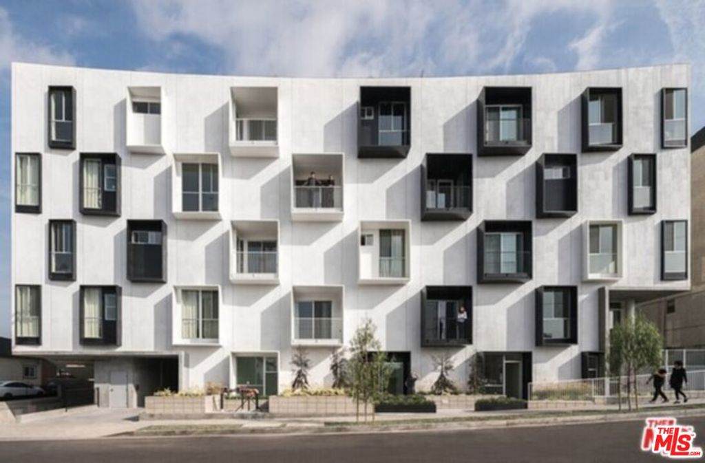 1038 Mariposa Avenue - Photo 1