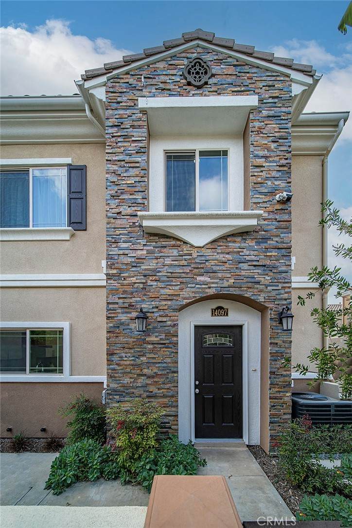 14092 Edwards - Photo 1