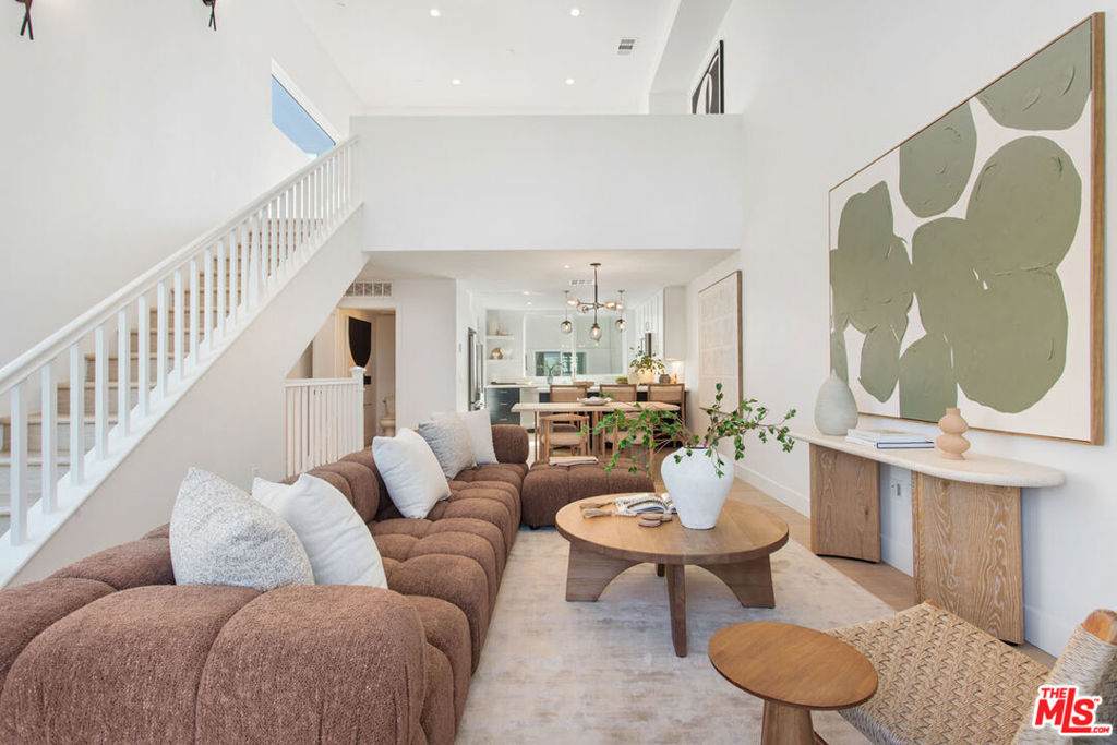 11214 Victory Boulevard - Photo 1