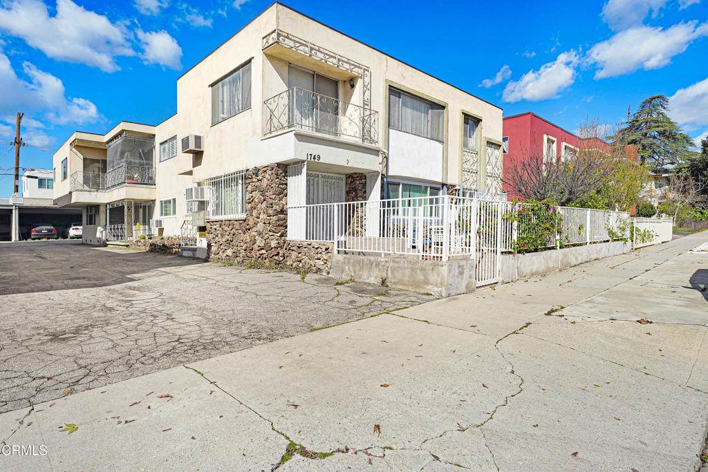 1749 Edgemont Street - Photo 1