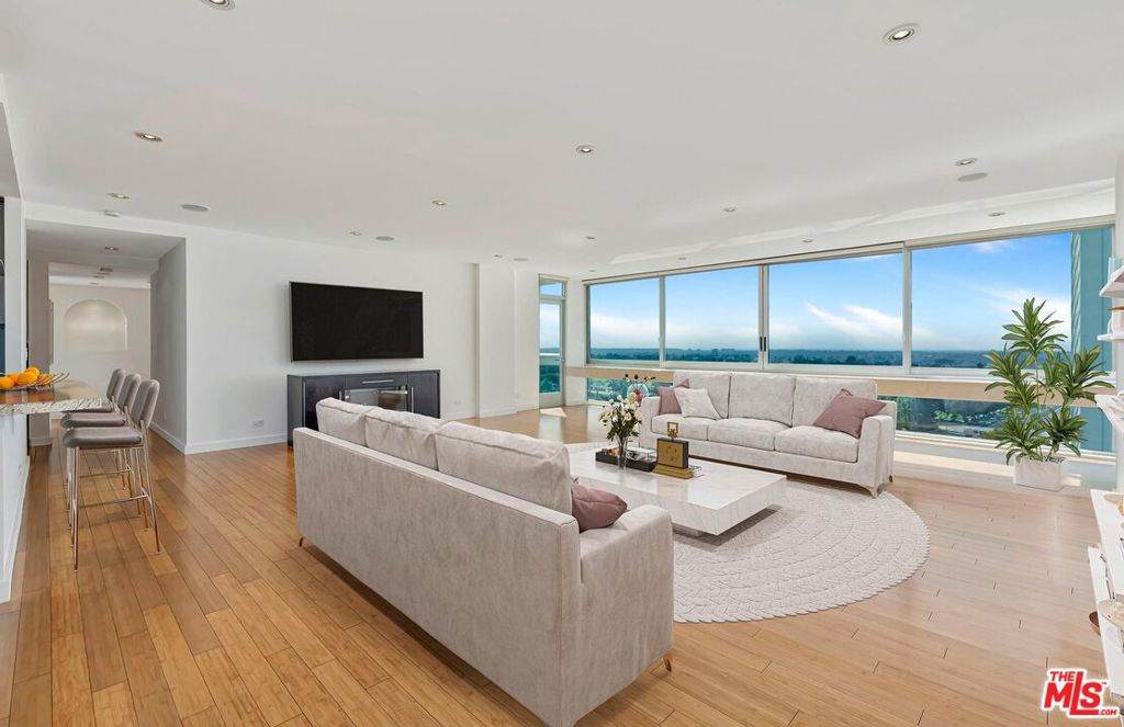 2222 Avenue Of The Stars - Photo 1