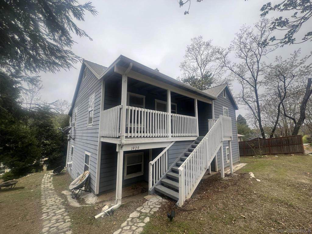 1927 3rd St - Photo 1