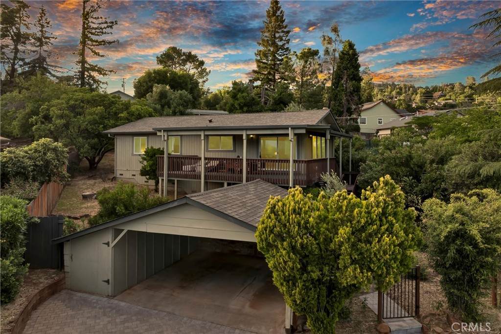 18528 North Shore Drive - Photo 1