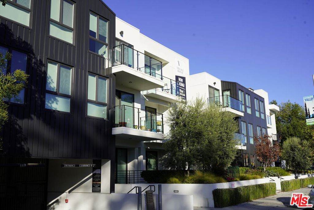 11445 Riverside Drive - Photo 1