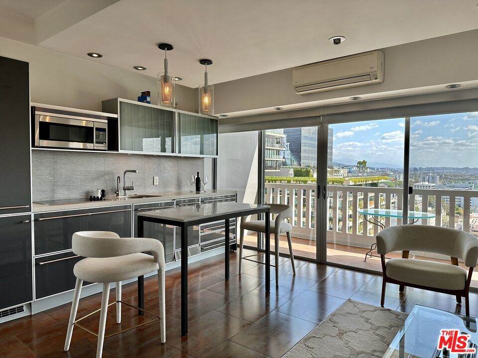 999 Doheny Drive - Photo 1