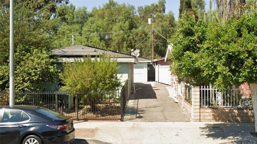 12905 Paxton - Photo 1