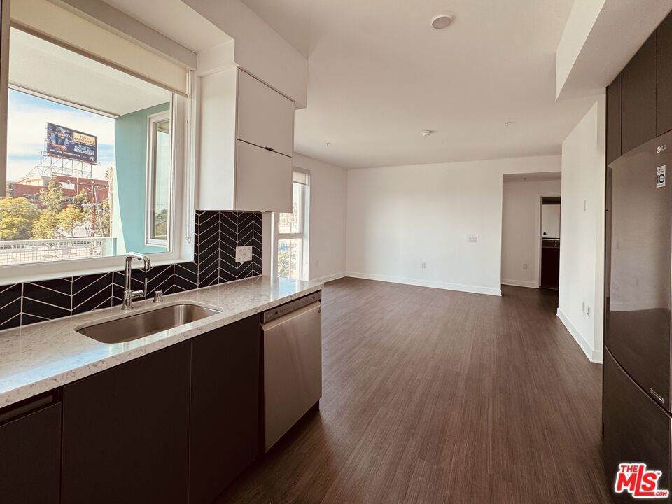 3980 Wilshire Boulevard - Photo 1