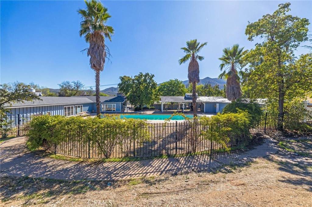 https://bt-photos.global.ssl.fastly.net/socal/orig_boomver_1_416515204-2.jpg
