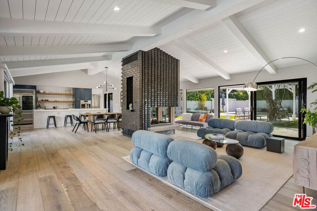 8400 Mulholland Drive - Photo 1