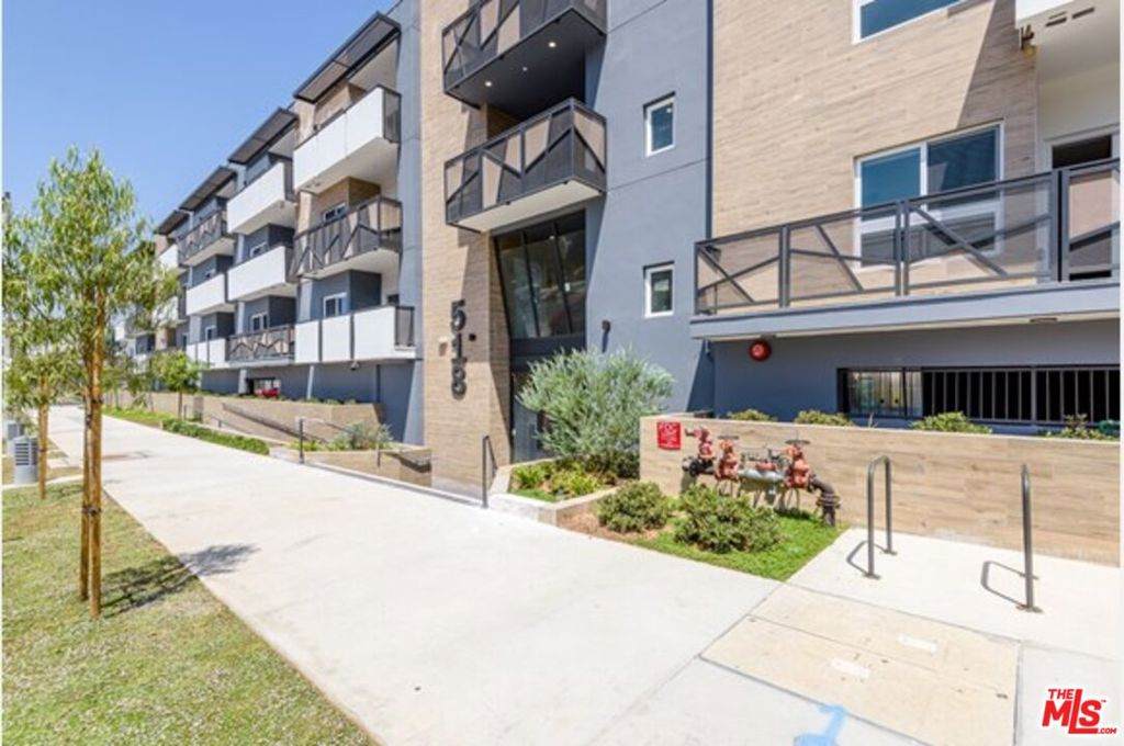 518 Gramercy Place - Photo 1