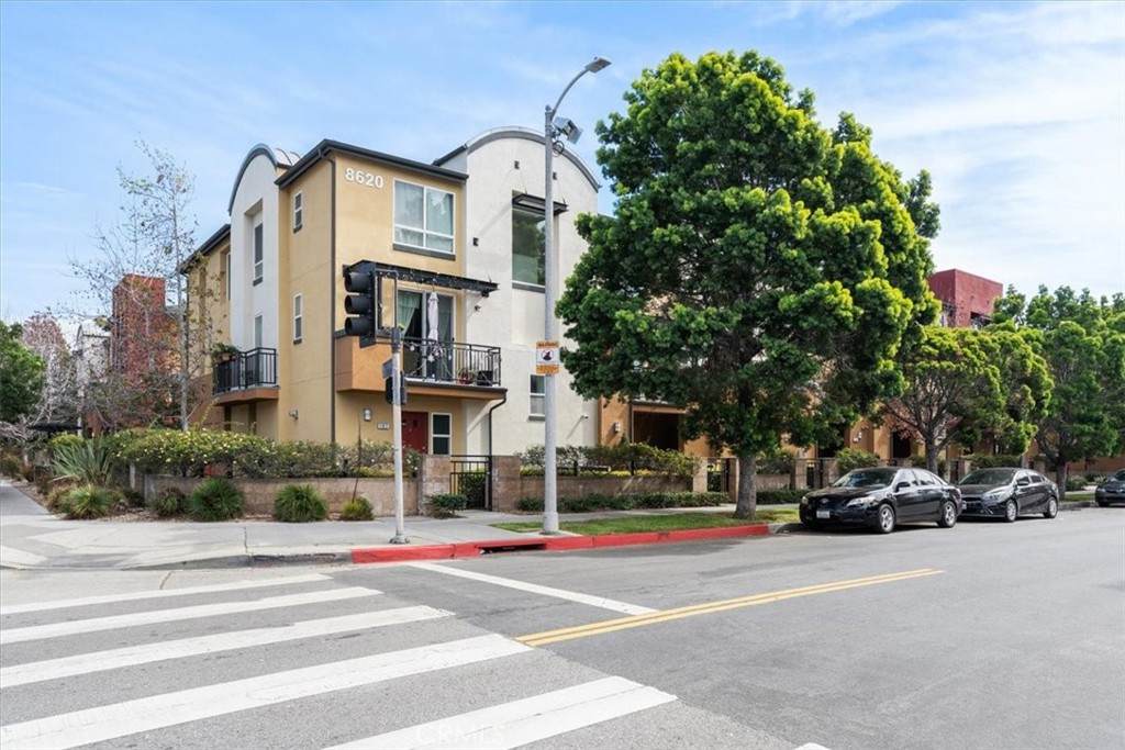 8620 Belford - Photo 1