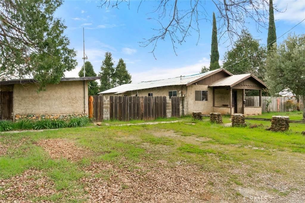 1471 Hawthorne Avenue - Photo 1