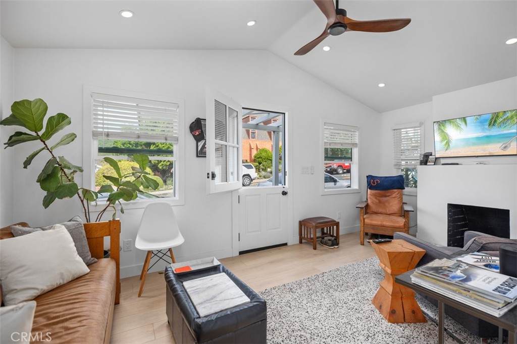 371 Park Ave - Photo 1