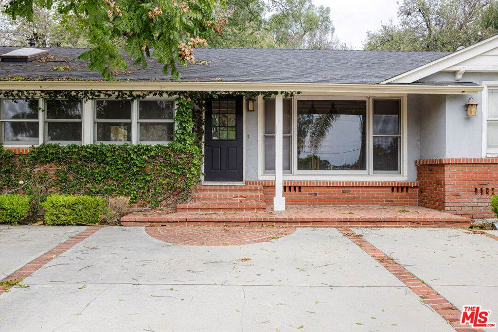 19439 Oxnard Street - Photo 1
