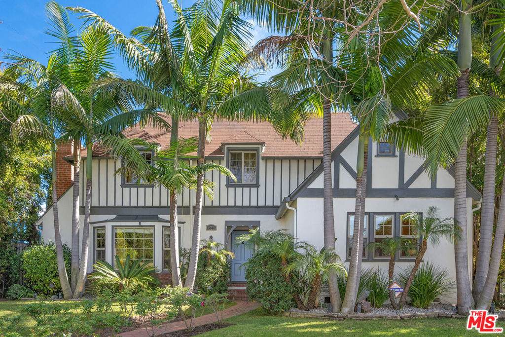 1174 Carmona Avenue - Photo 1