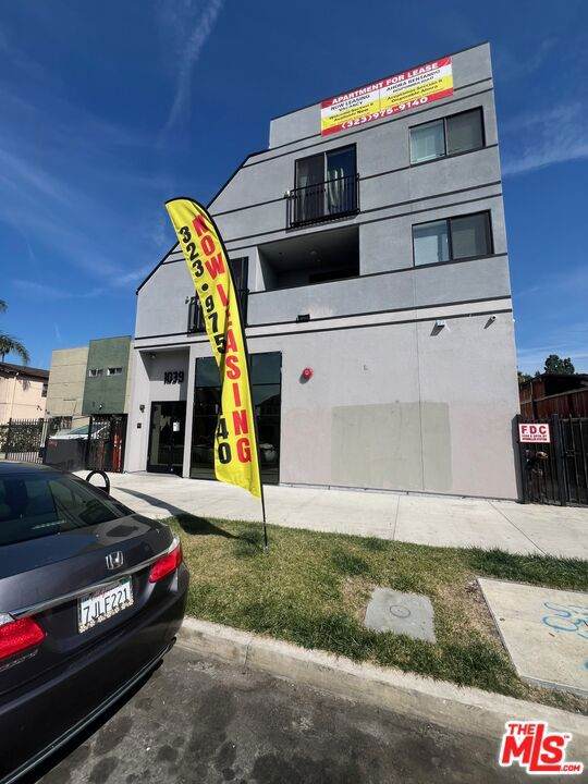 1039 28th Street - Photo 1