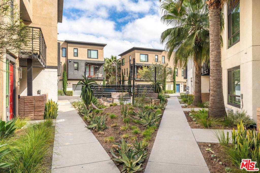 https://bt-photos.global.ssl.fastly.net/socal/orig_boomver_1_417476499-2.jpg