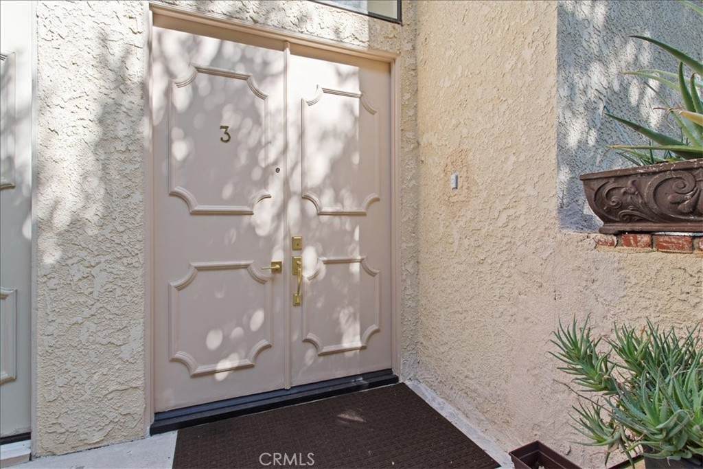 5727 Etiwanda - Photo 1