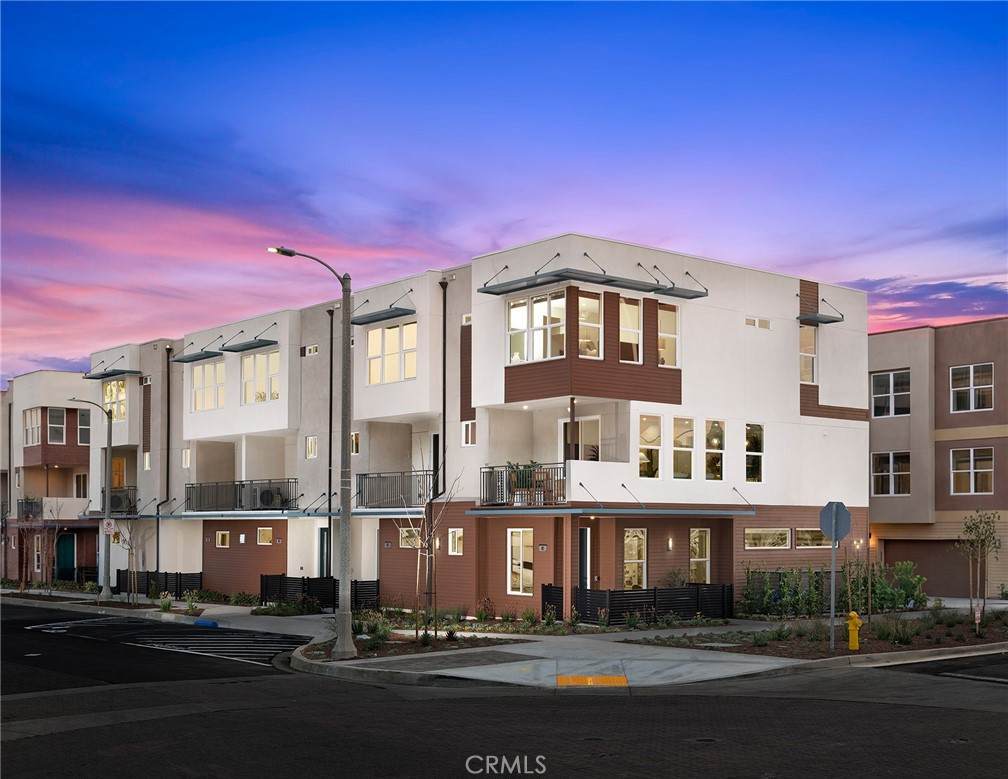 641 Mission Boulevard - Photo 1
