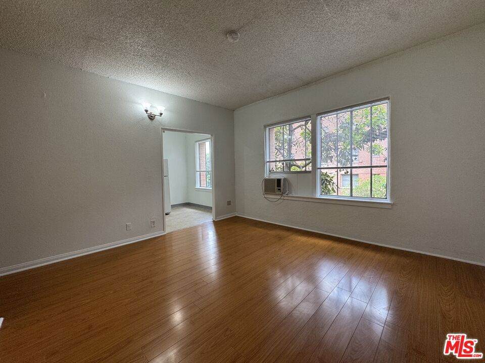 920 S Hobart Blvd - Photo 1