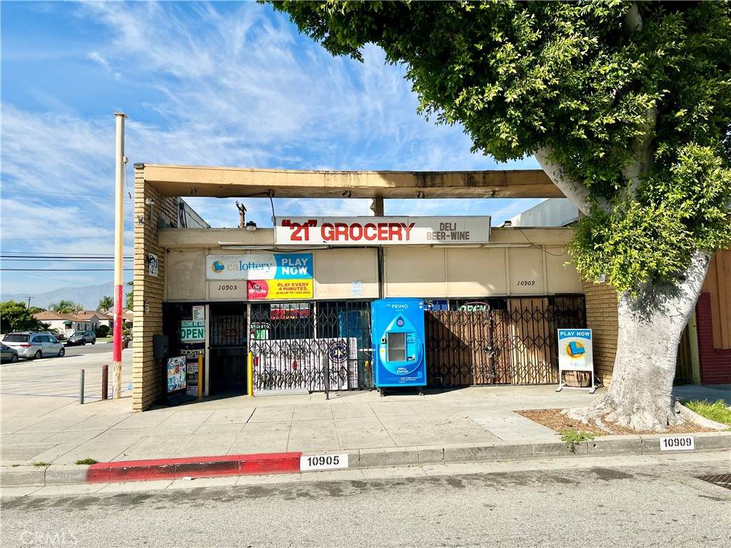 10905 Garvey - Photo 1